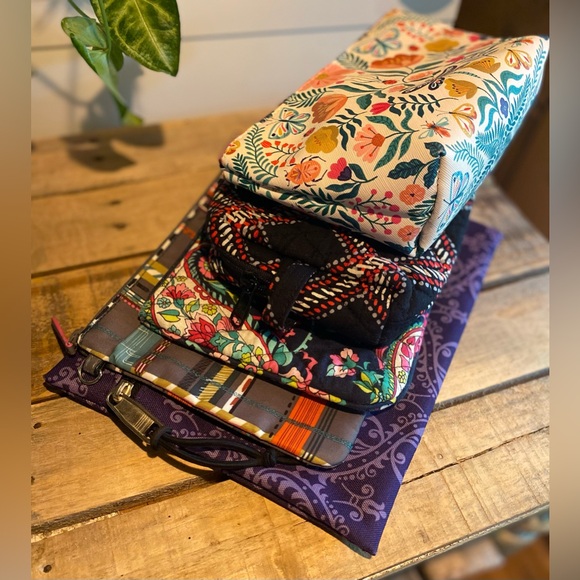 🌸Vera Bradley (3) and more Makeup Bags - Set of 5🌸 - Picture 8 of 8